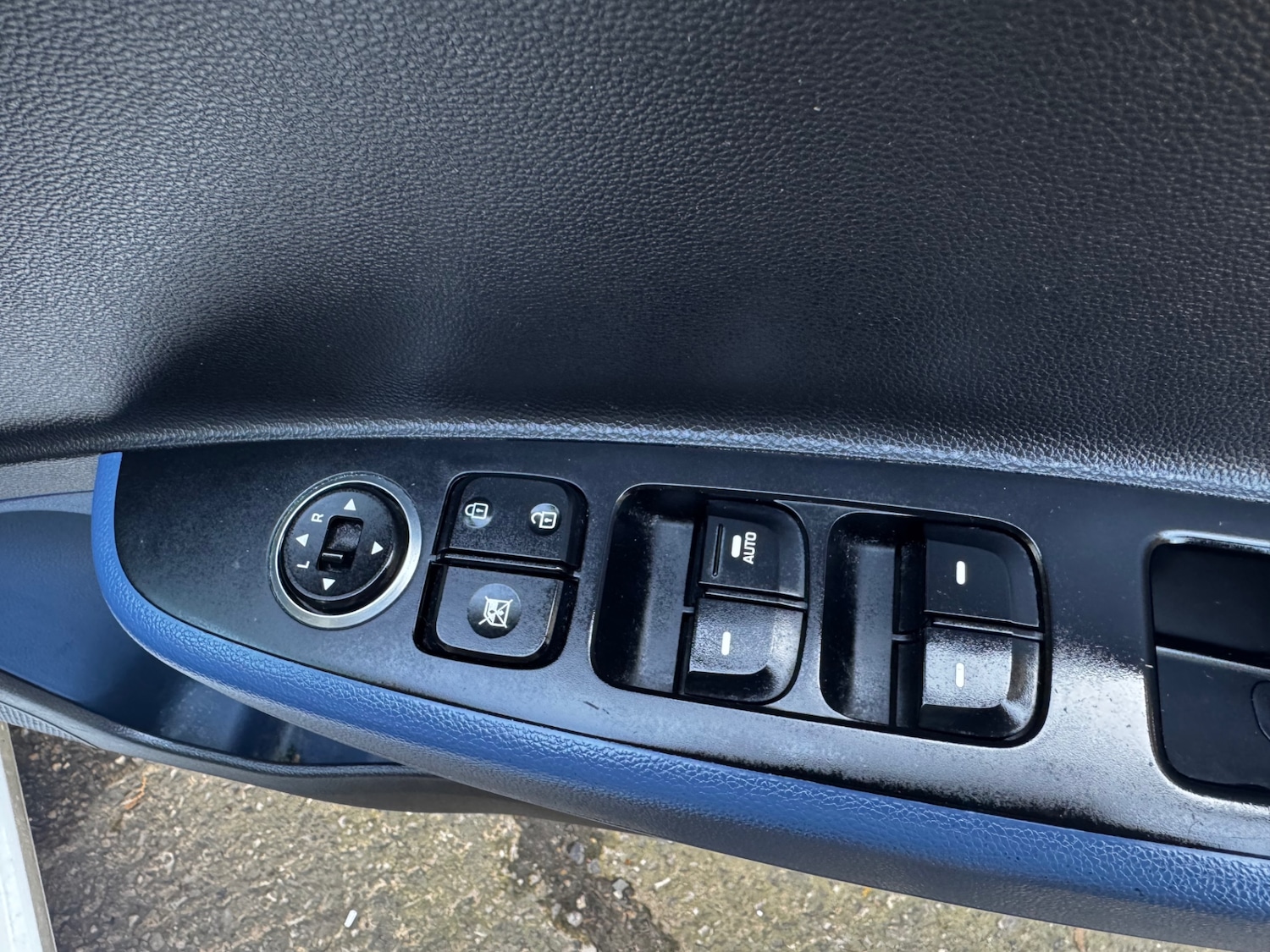 Used Hyundai i10 2014 for sale - 78028299: Photo 28