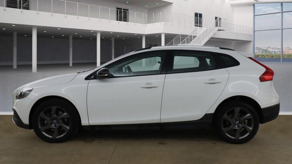 Used Volvo V40 2015 for sale - 77165615: Photo 5