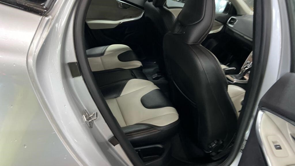 Used Volvo V40 Cross Country 2017 for sale - 75984967: Photo 15