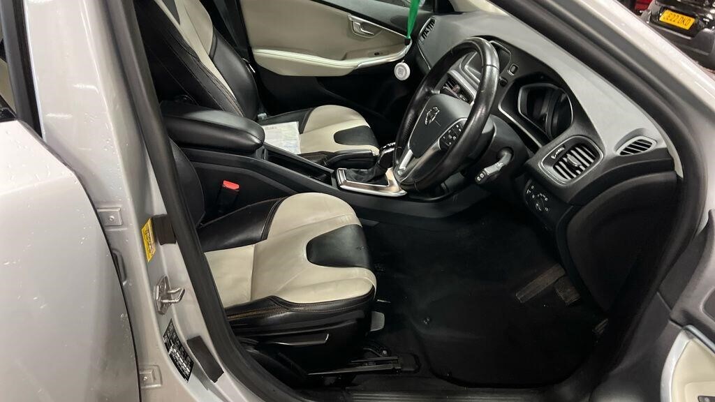 Used Volvo V40 Cross Country 2017 for sale - 75984967: Photo 16