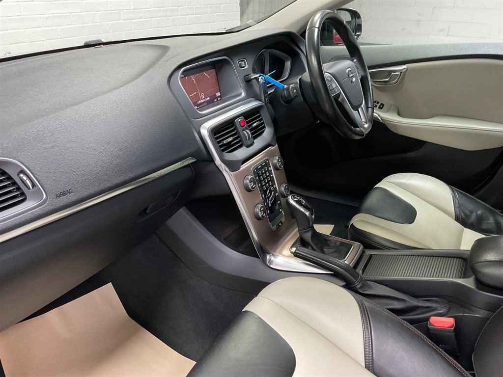 Used Volvo V40 Cross Country 2017 for sale - 75984967: Photo 25