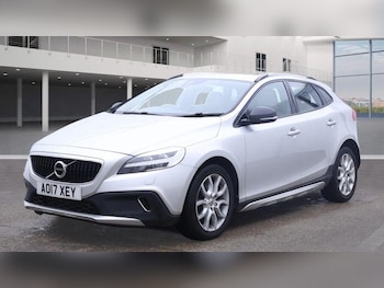 Used Volvo V40 Cross Country 2017 for sale - 75984967: Photo