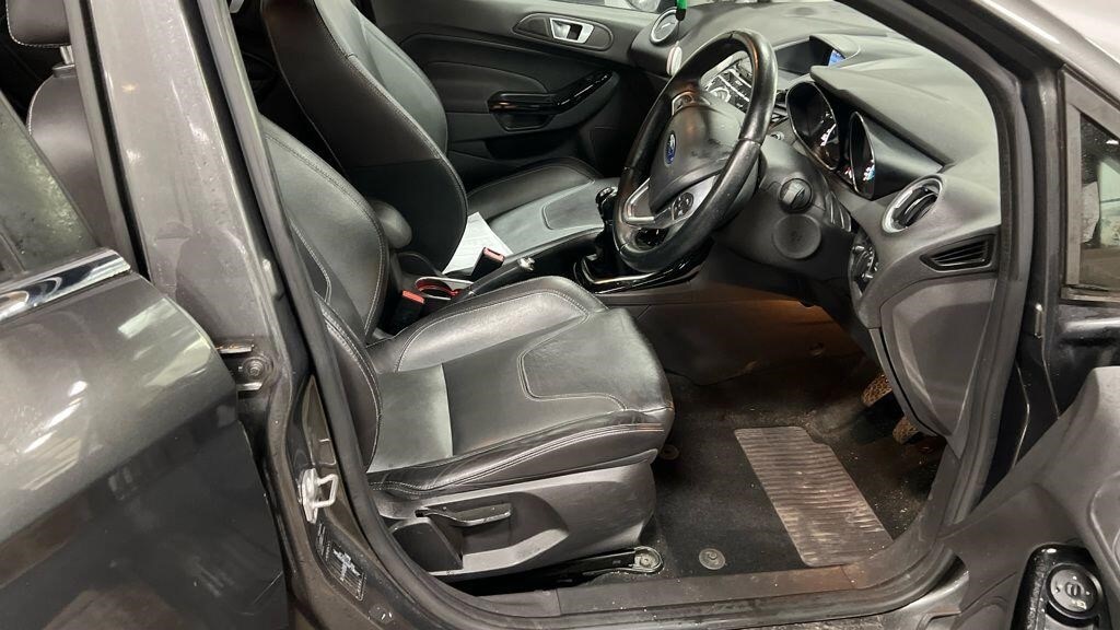 Used Ford Fiesta 2015 for sale - 76302533: Photo 16