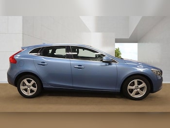 Used Volvo V40 2015 for sale - 78568709: Photo