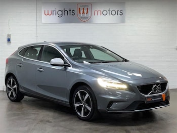 Used Volvo V40 2018 for sale - 75864857: Photo