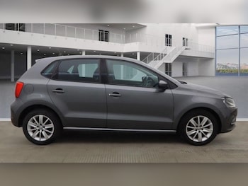 Used Volkswagen Polo 2015 for sale - 77198558: Photo