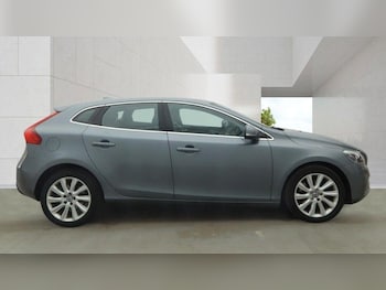 Used Volvo V40 2015 for sale - 79120683: Photo