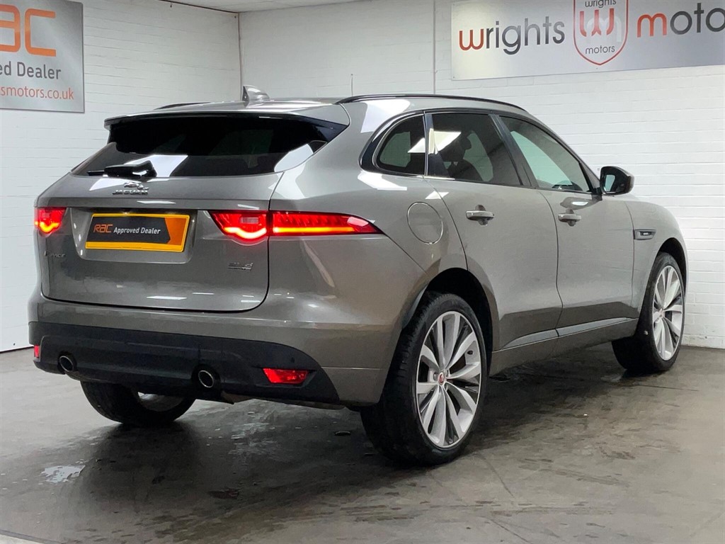 Used Jaguar F-Pace 2017 for sale - 76344237: Photo 10