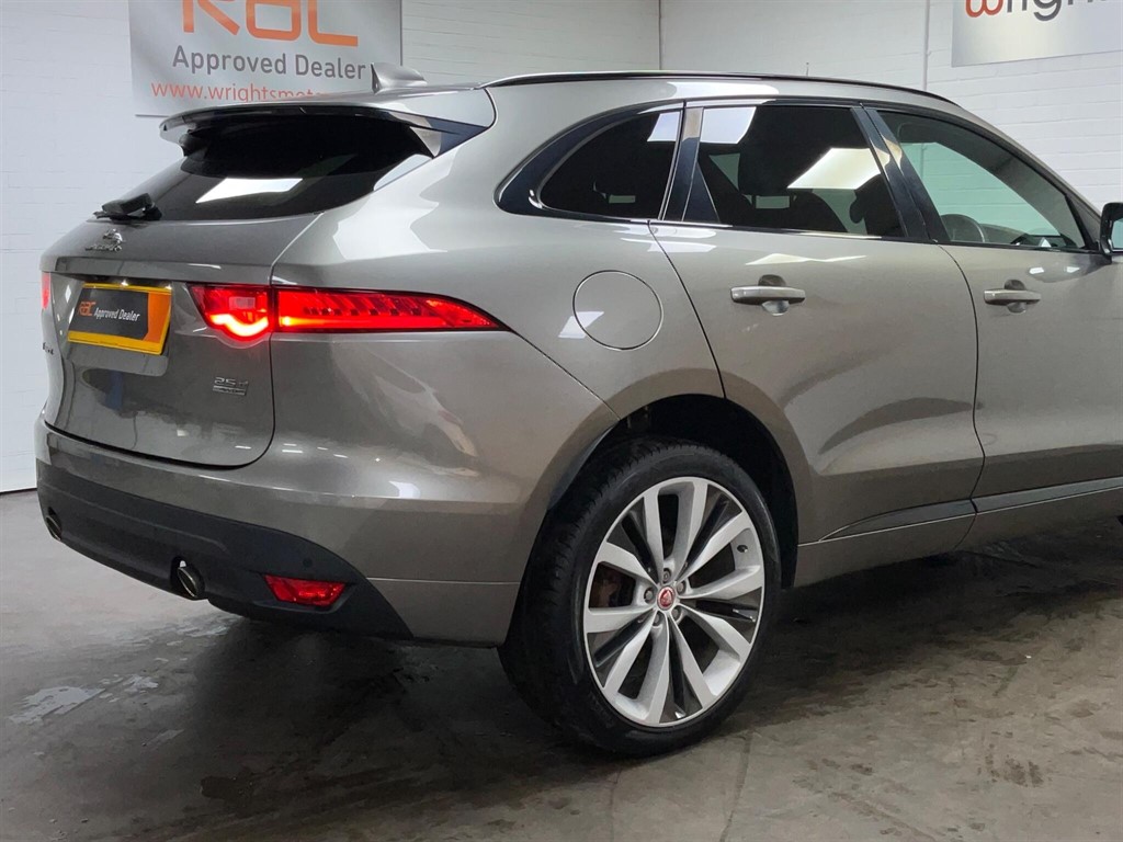 Used Jaguar F-Pace 2017 for sale - 76344237: Photo 12