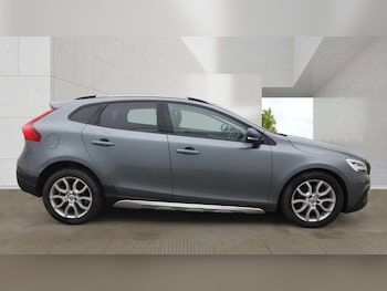 Used Volvo V40 2019 for sale - 78478833: Photo