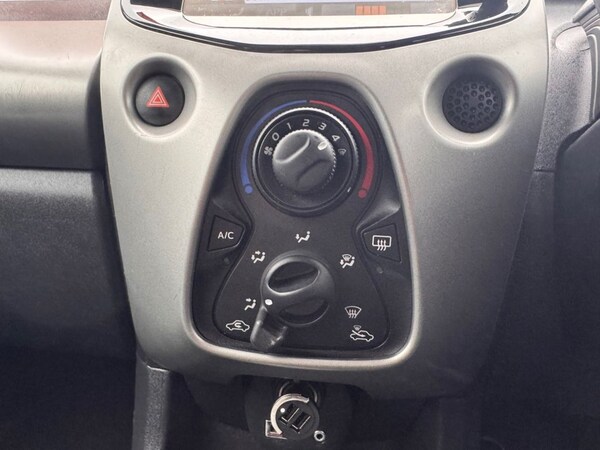 Used Toyota AYGO 2015 for sale - 76313177: Photo 27
