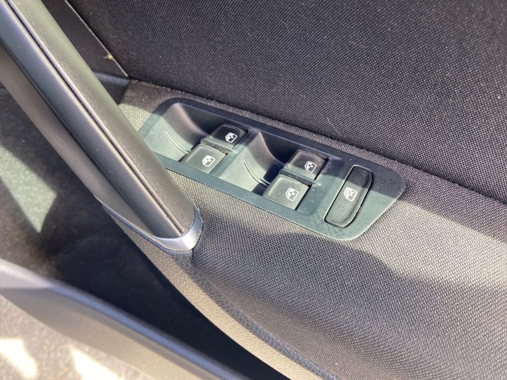 Used Volkswagen Golf 2018 for sale - 77027171: Photo 19