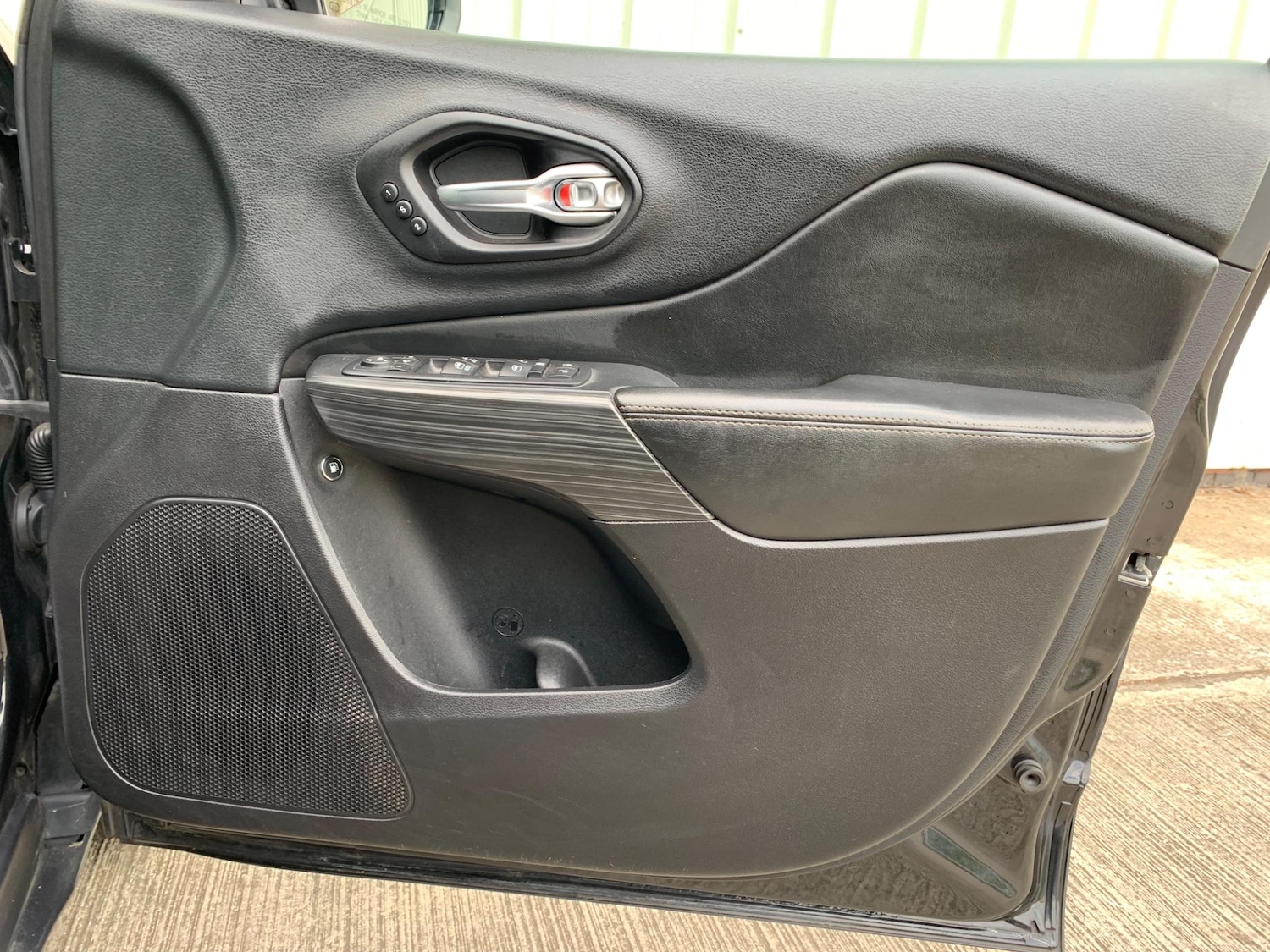 Used Jeep Cherokee 2015 for sale - 77439847: Photo 39