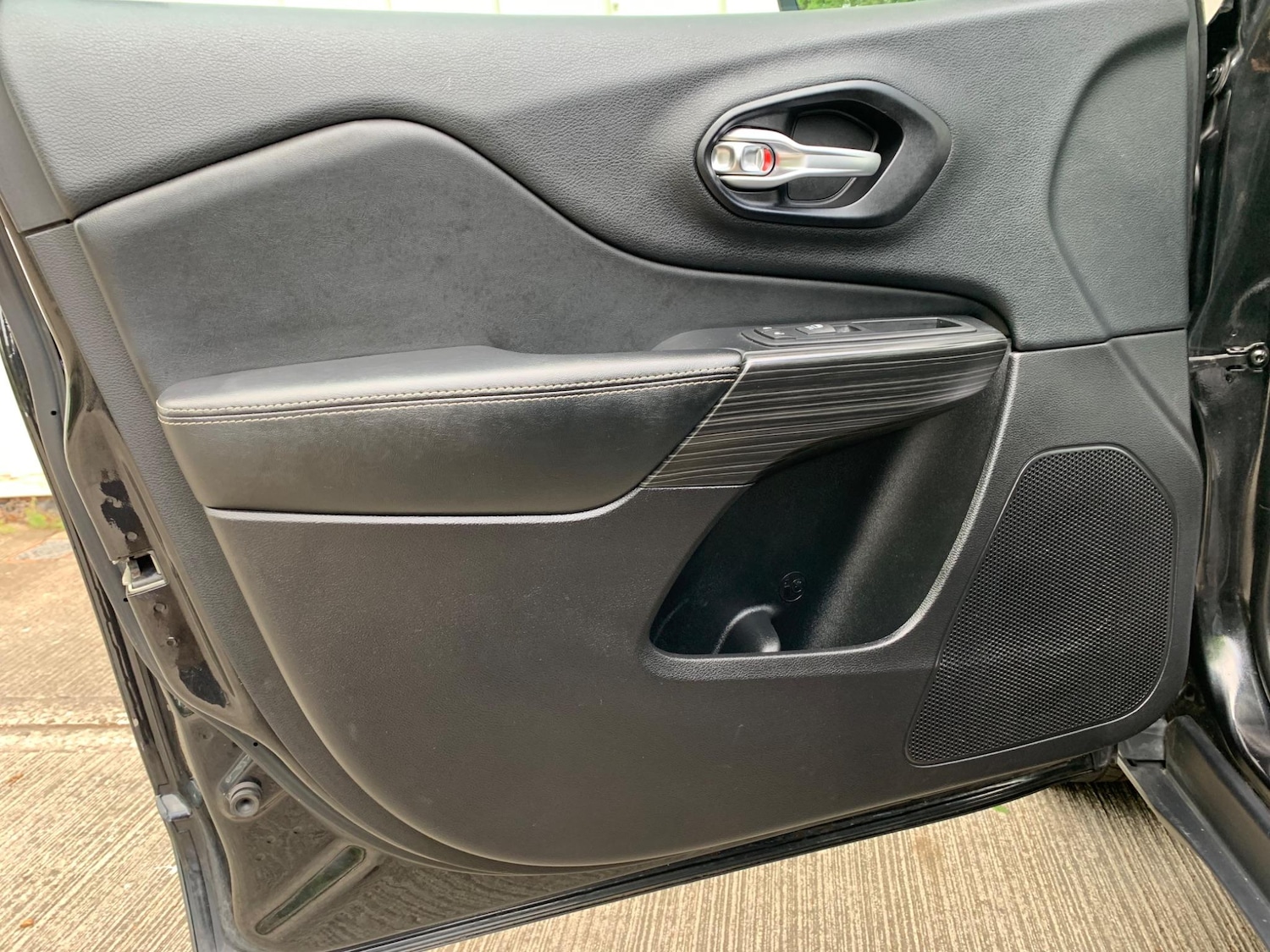 Used Jeep Cherokee 2015 for sale - 77439847: Photo 40