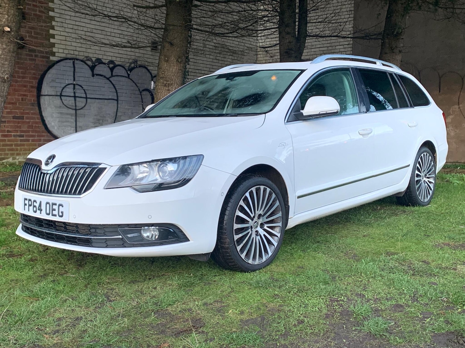 Used Skoda Superb 2014 for sale - 77425704: Photo 2