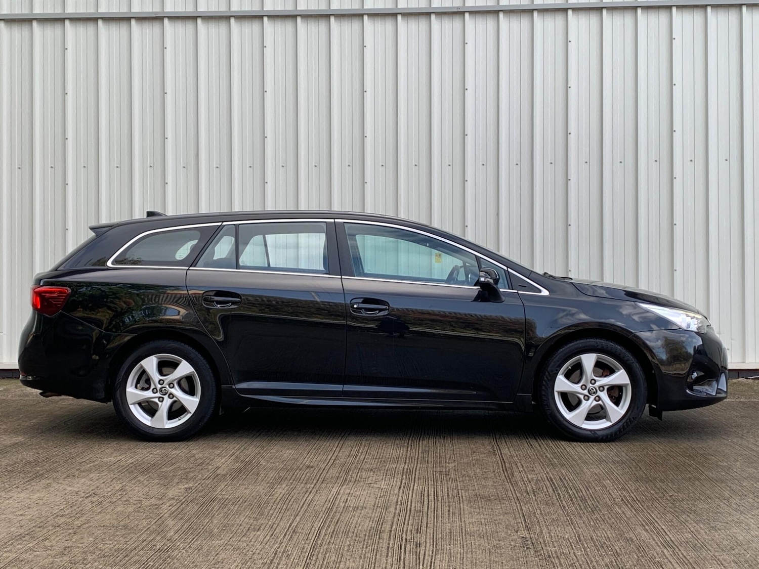 Used Toyota Avensis 2018 for sale - 77440656: Photo 11