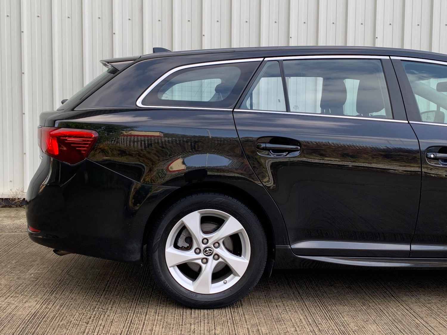 Used Toyota Avensis 2018 for sale - 77440656: Photo 14