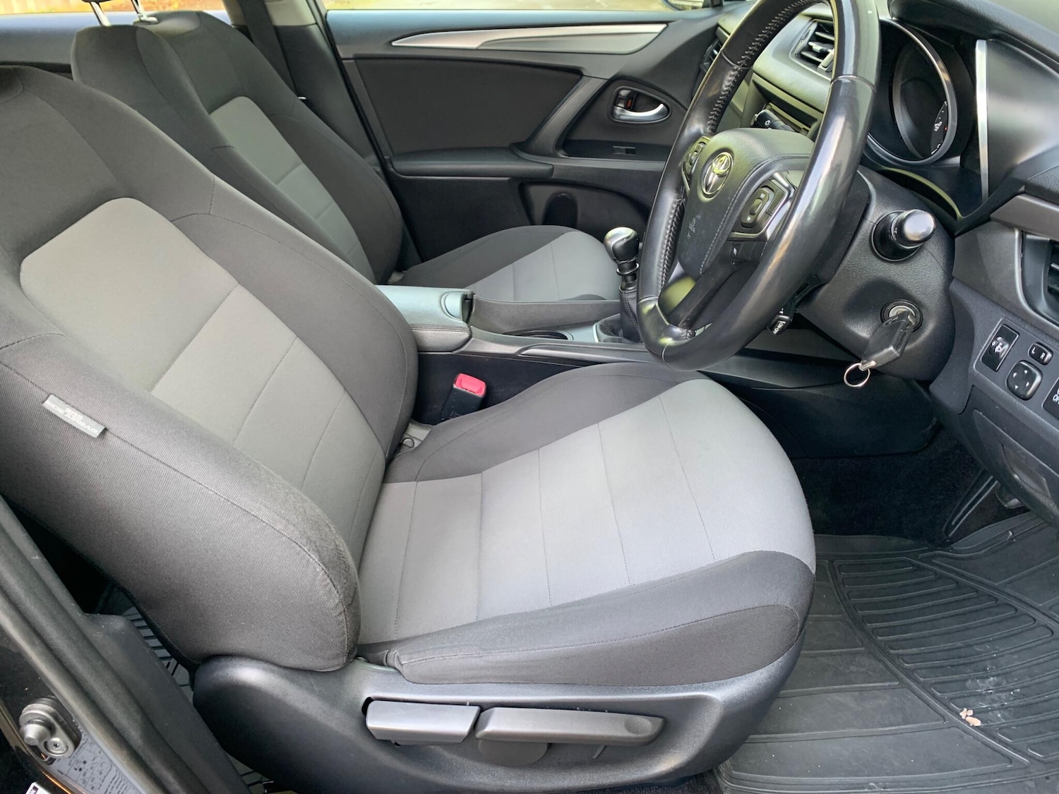 Used Toyota Avensis 2018 for sale - 77440656: Photo 18