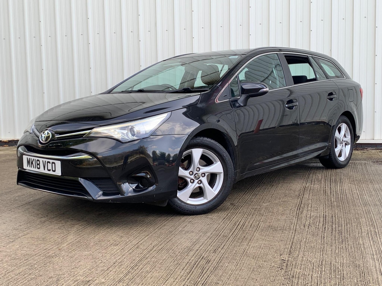Used Toyota Avensis 2018 for sale - 77440656: Photo 2