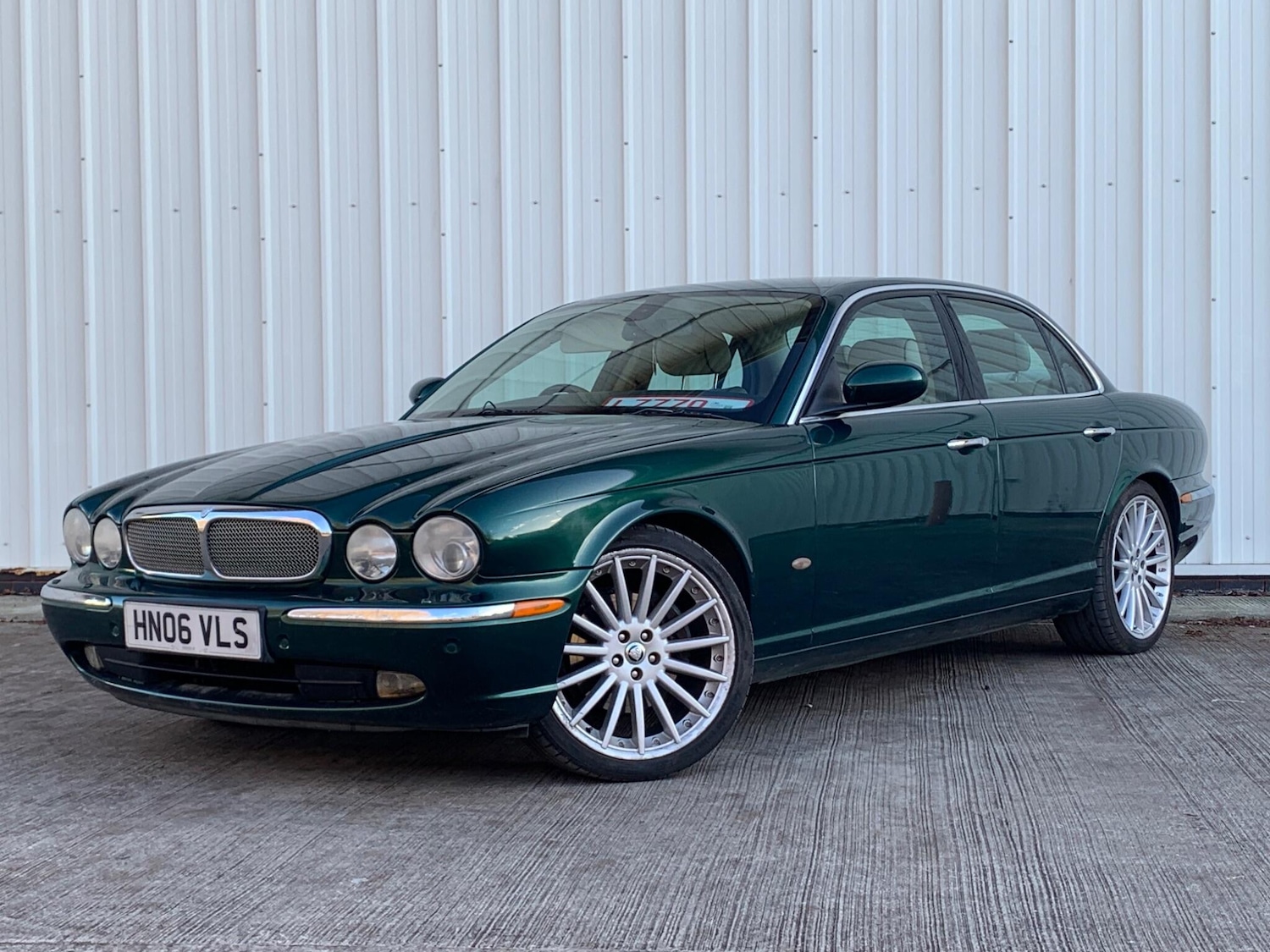 Used Jaguar XJ 2006 for sale - 77427565: Photo 2