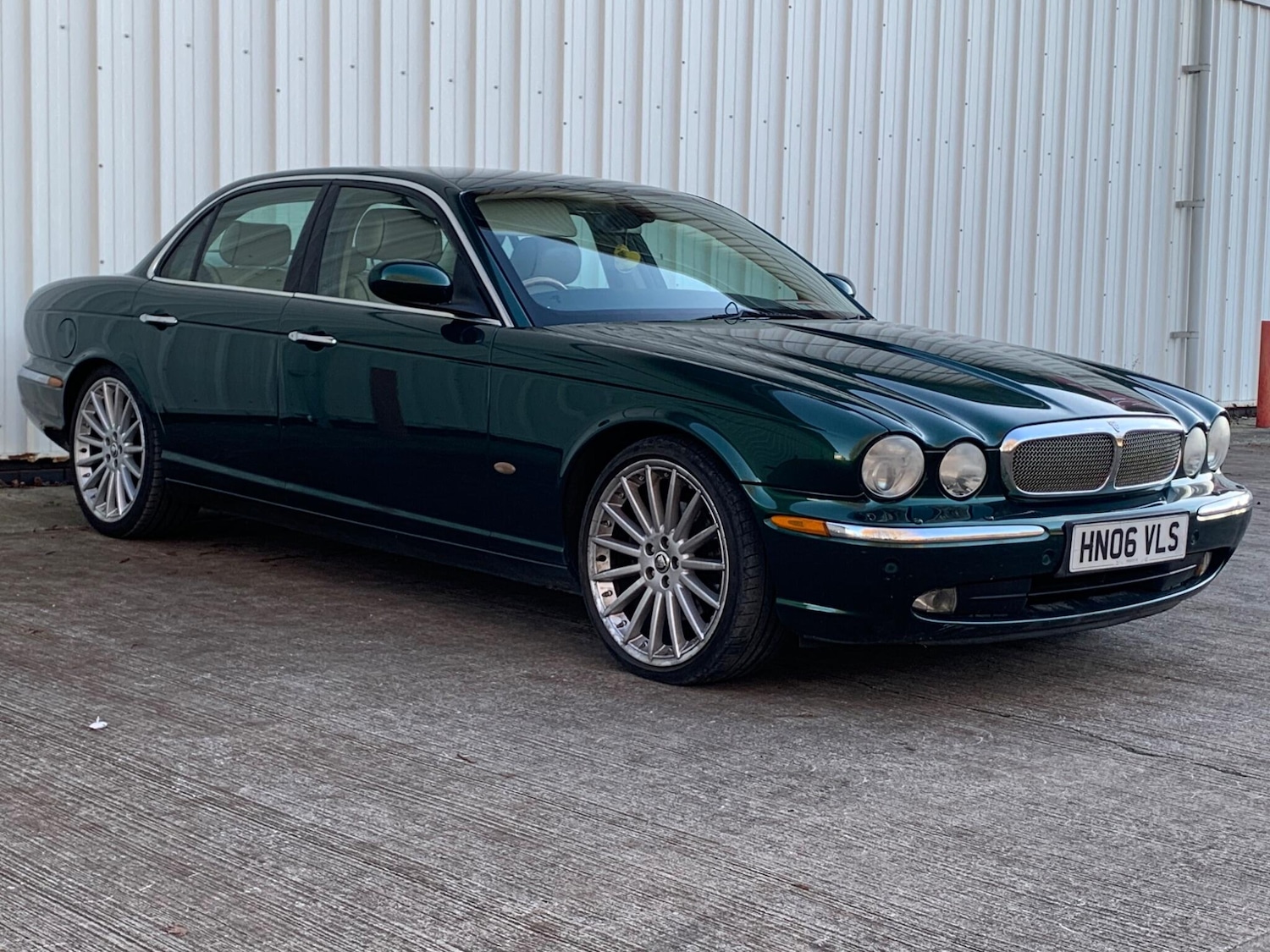 Used Jaguar XJ 2006 for sale - 77427565: Photo 5