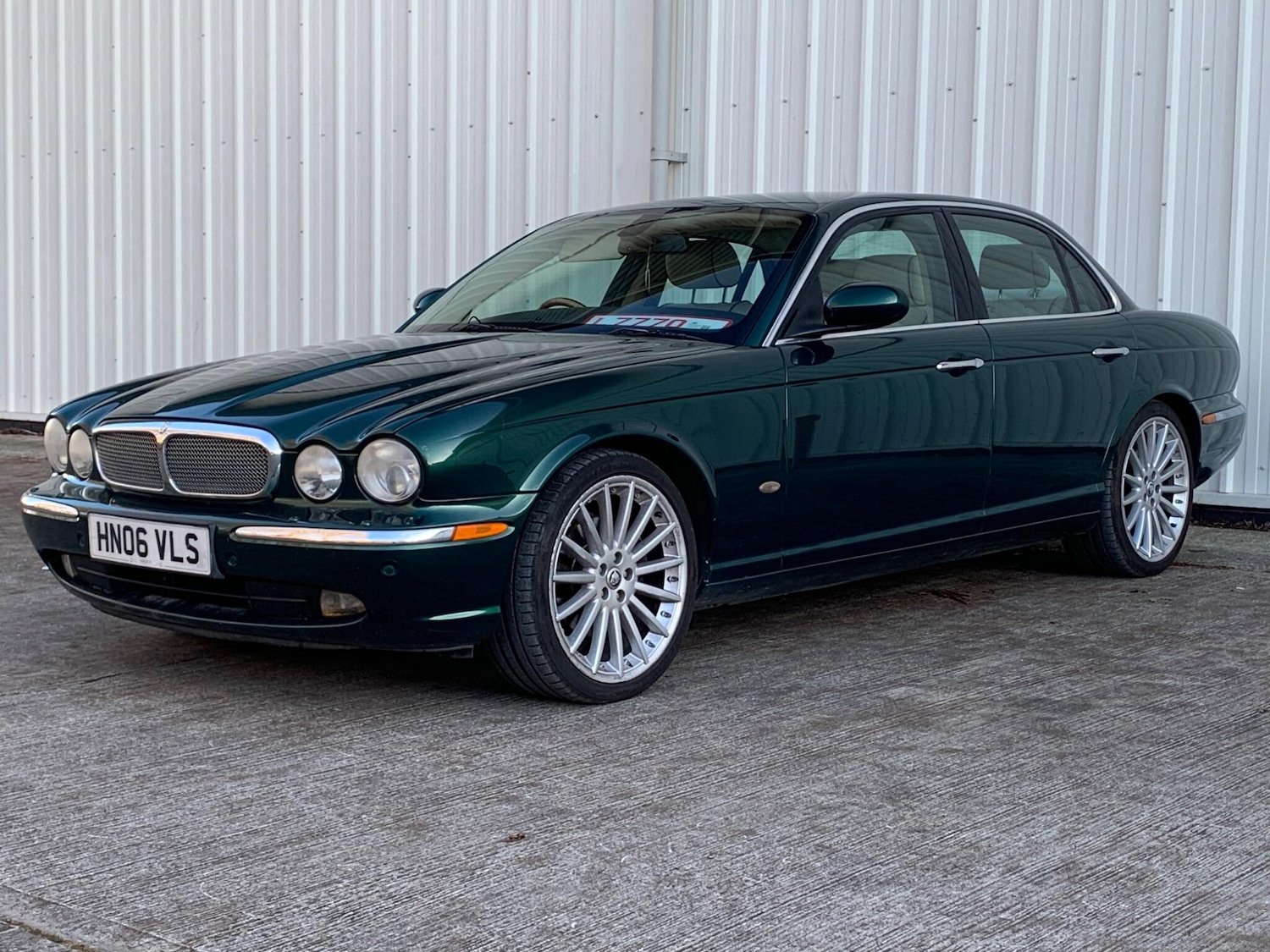 Used Jaguar XJ 2006 for sale - 77427565: Photo 6