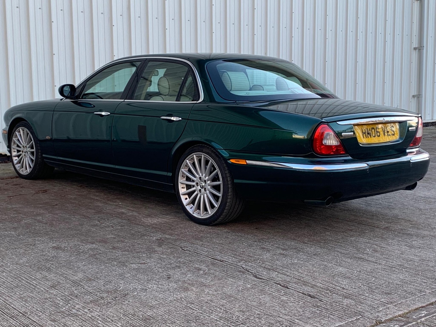 Used Jaguar XJ 2006 for sale - 77427565: Photo 8