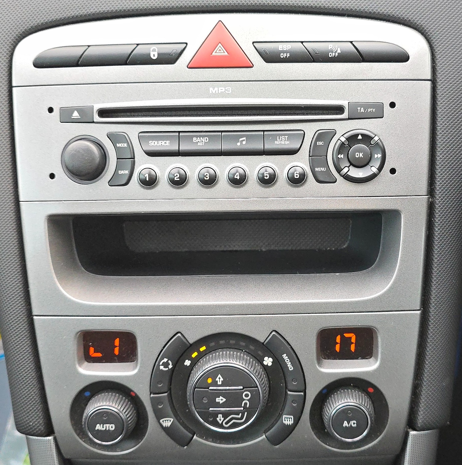 Used Peugeot 308 2008 for sale - 76595359: Photo 18