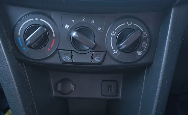 Used Suzuki Swift 2012 for sale - 76011872: Photo 16