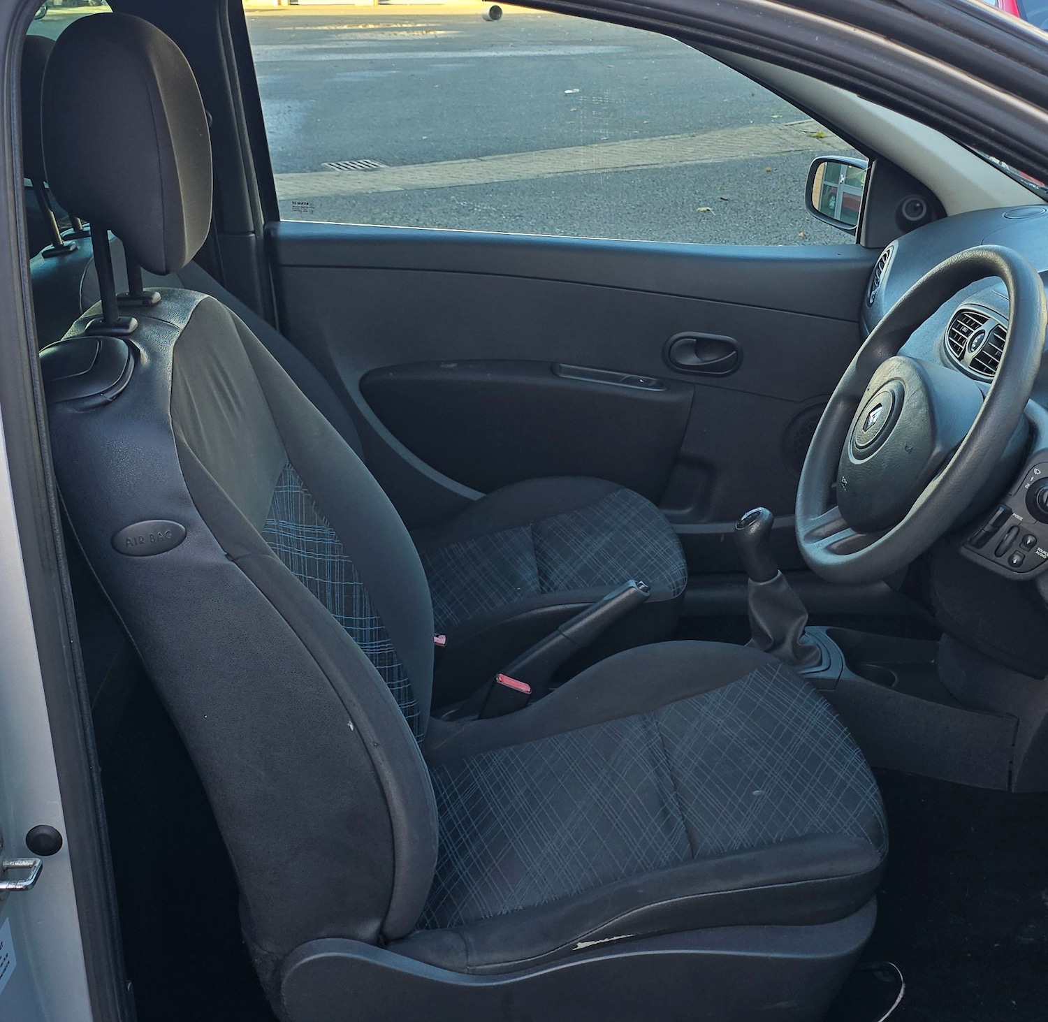 Used Renault Clio 2009 for sale - 76669499: Photo 10