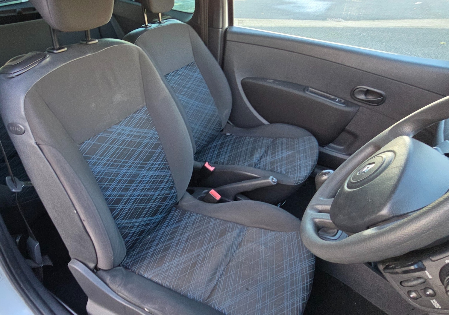 Used Renault Clio 2009 for sale - 76669499: Photo 11