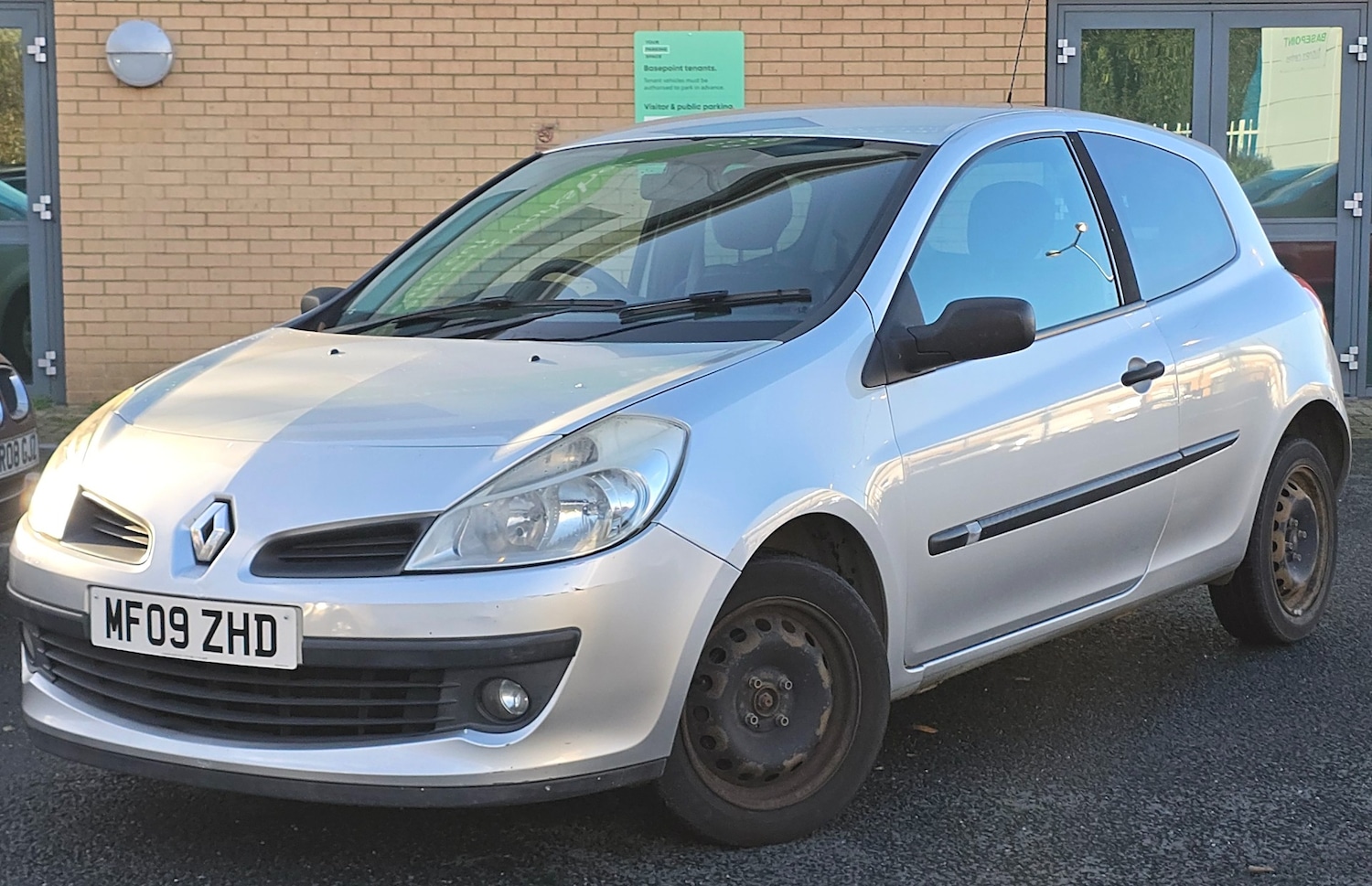 Used Renault Clio 2009 for sale - 76669499: Photo 2