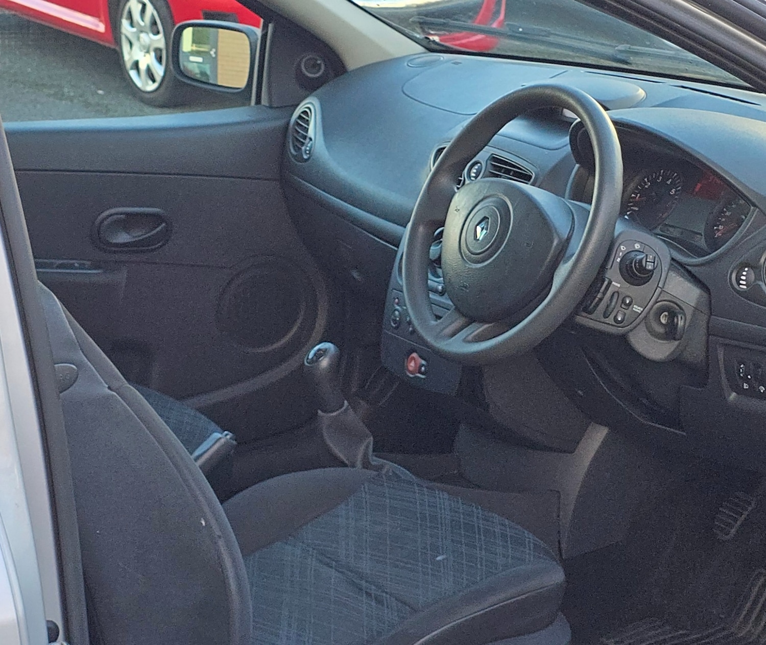 Used Renault Clio 2009 for sale - 76669499: Photo 9