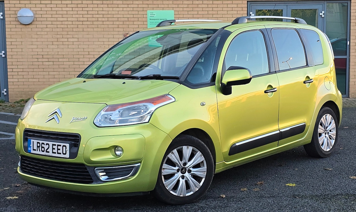 Used Citroen C3 Picasso 2012 for sale - 76758063: Photo 2