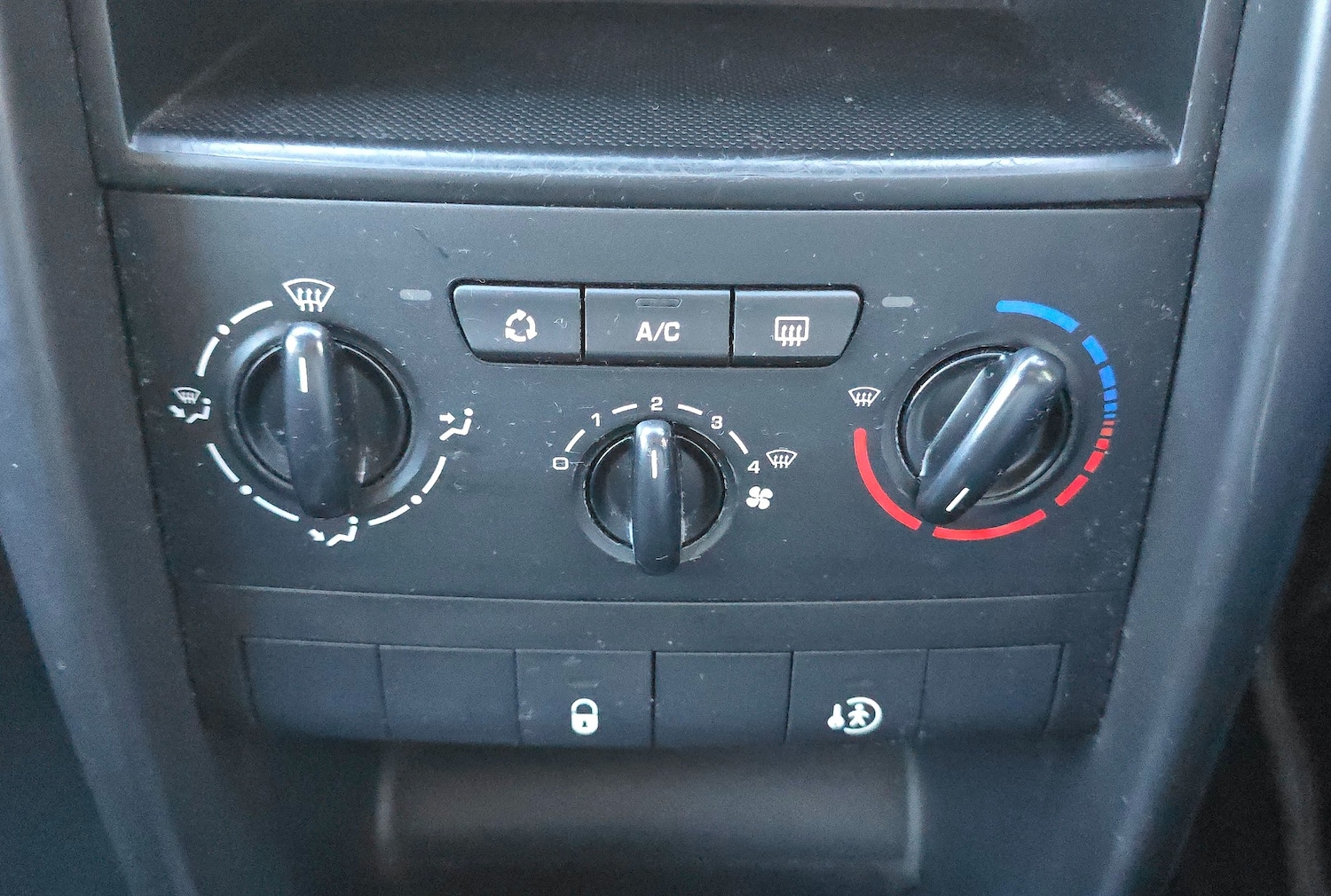 Used Peugeot 207 2009 for sale - 77095753: Photo 18