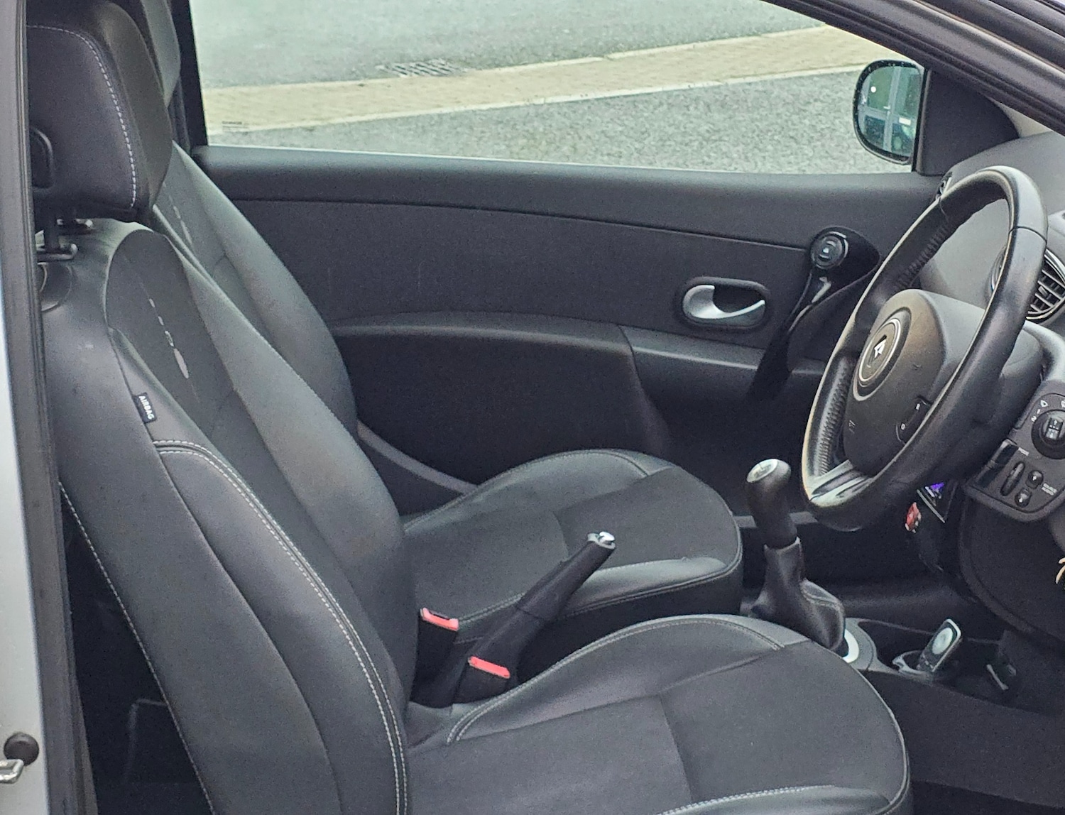 Used Renault Clio 2011 for sale - 77240747: Photo 10