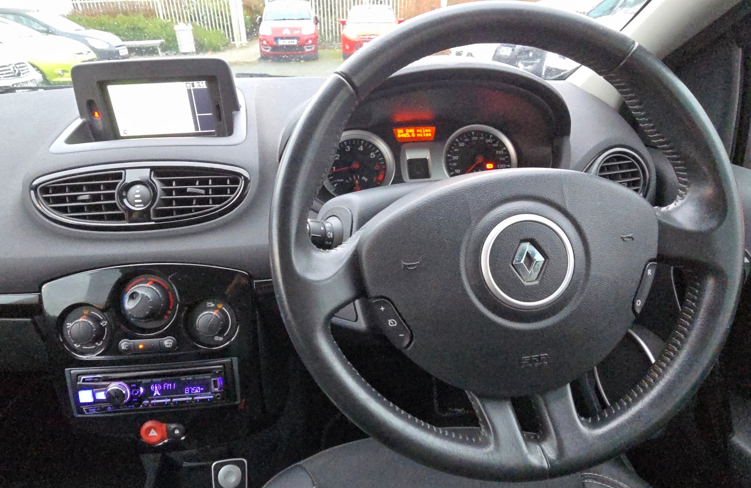 Used Renault Clio 2011 for sale - 77240747: Photo 13