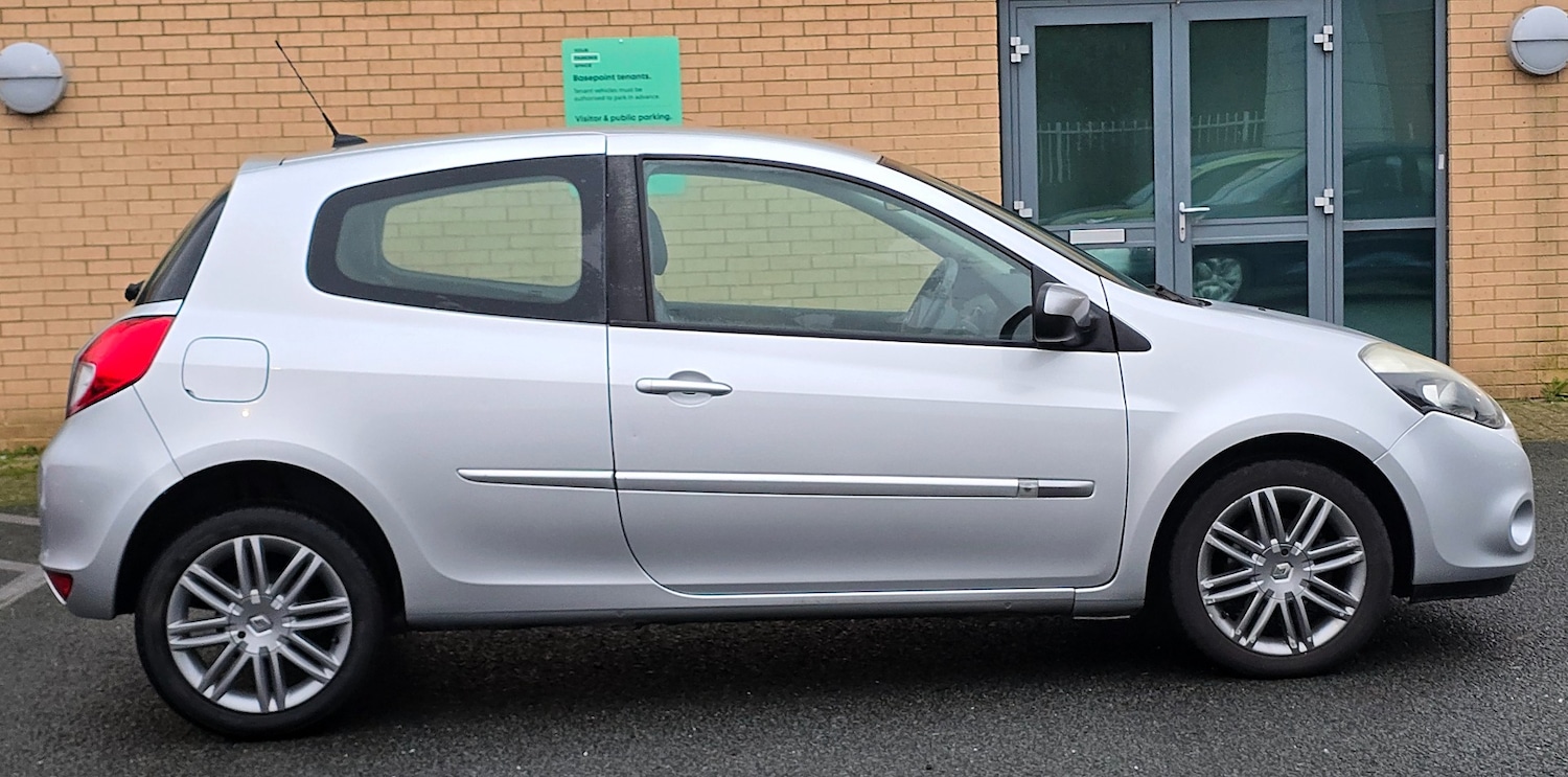 Used Renault Clio 2011 for sale - 77240747: Photo 5