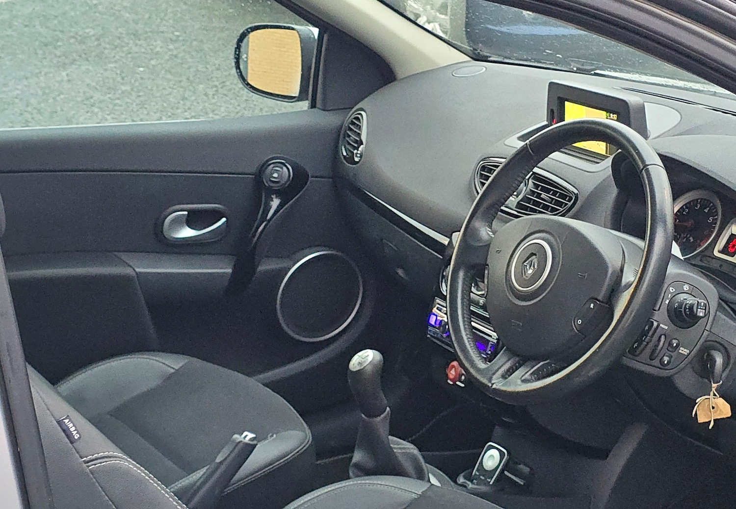 Used Renault Clio 2011 for sale - 77240747: Photo 9