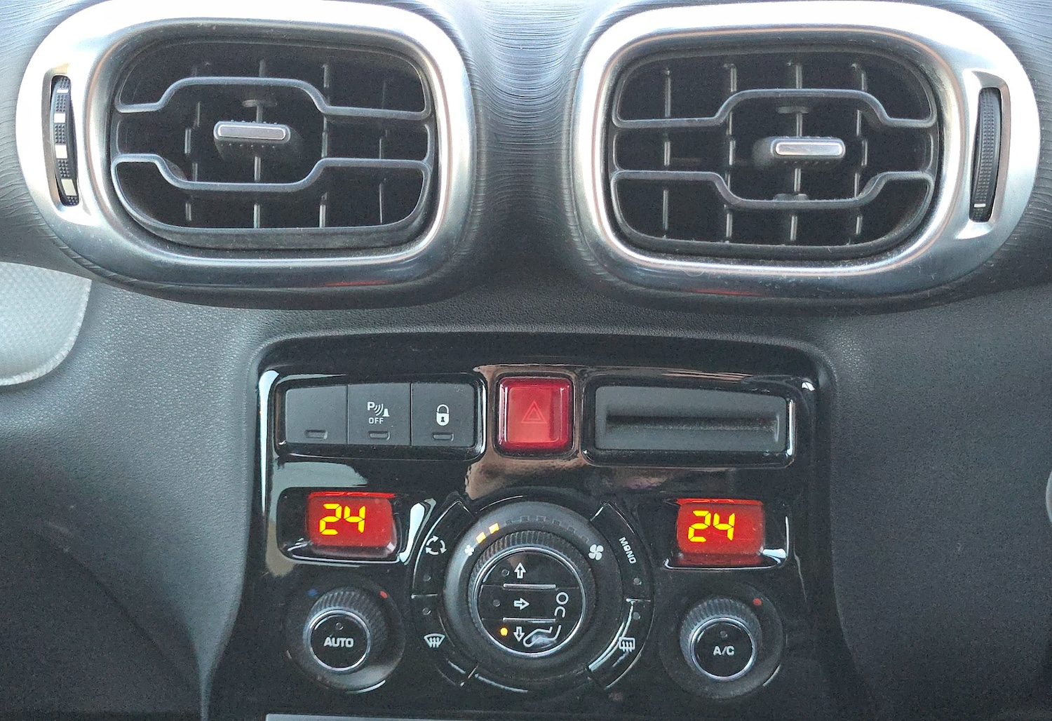 Used Citroen C3 Picasso 2011 for sale - 77235939: Photo 19