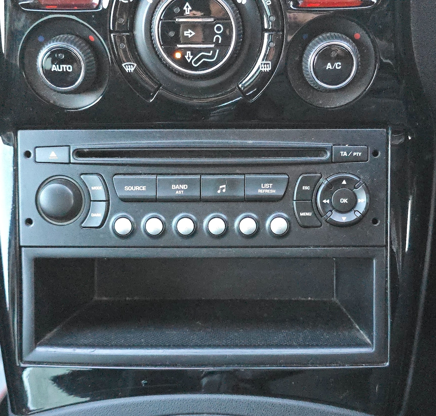 Used Citroen C3 Picasso 2011 for sale - 77235939: Photo 20