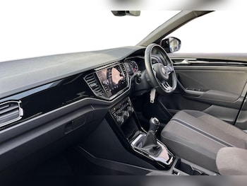 Used Volkswagen T-Roc 2021 for sale - 76885113: Photo