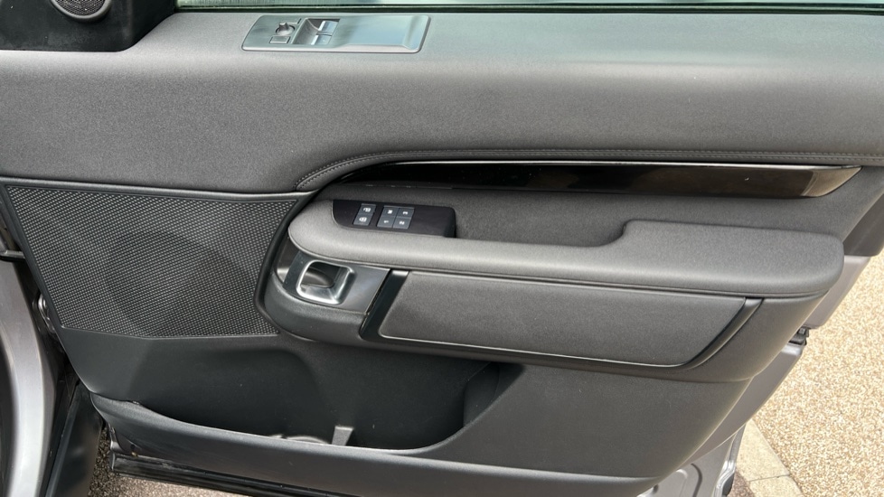 Used Land Rover Discovery 2023 for sale - 76868660: Photo 24