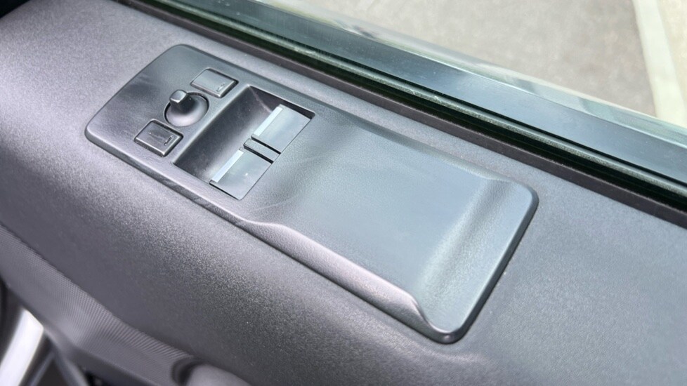 Used Land Rover Discovery 2023 for sale - 76868660: Photo 34