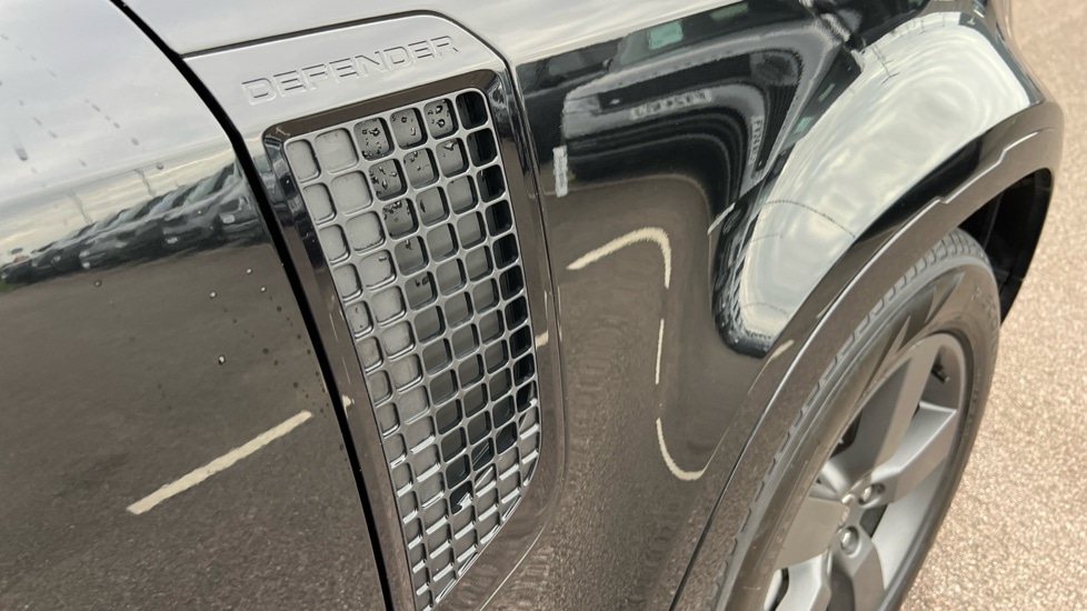 Used Land Rover Defender 2025 for sale - 76441942: Photo 22