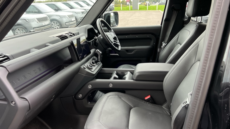 Used Land Rover Defender 2025 for sale - 76441942: Photo 3