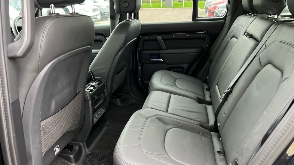 Used Land Rover Defender 2025 for sale - 76441942: Photo 4
