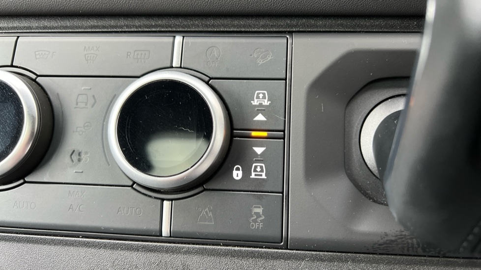 Used Land Rover Defender 2025 for sale - 76441942: Photo 48