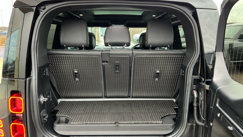 Used Land Rover Defender 2024 for sale - 76874939: Photo 10