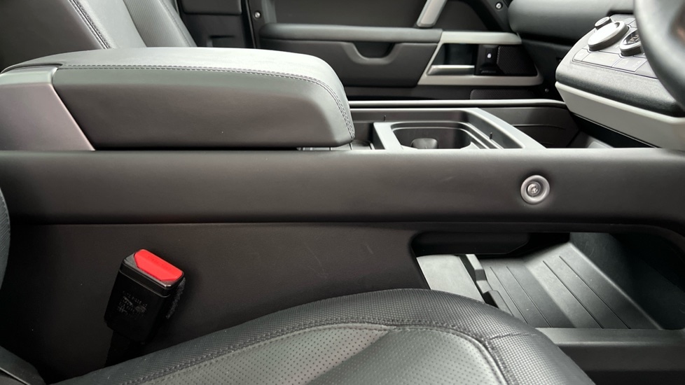 Used Land Rover Defender 2024 for sale - 76874939: Photo 22